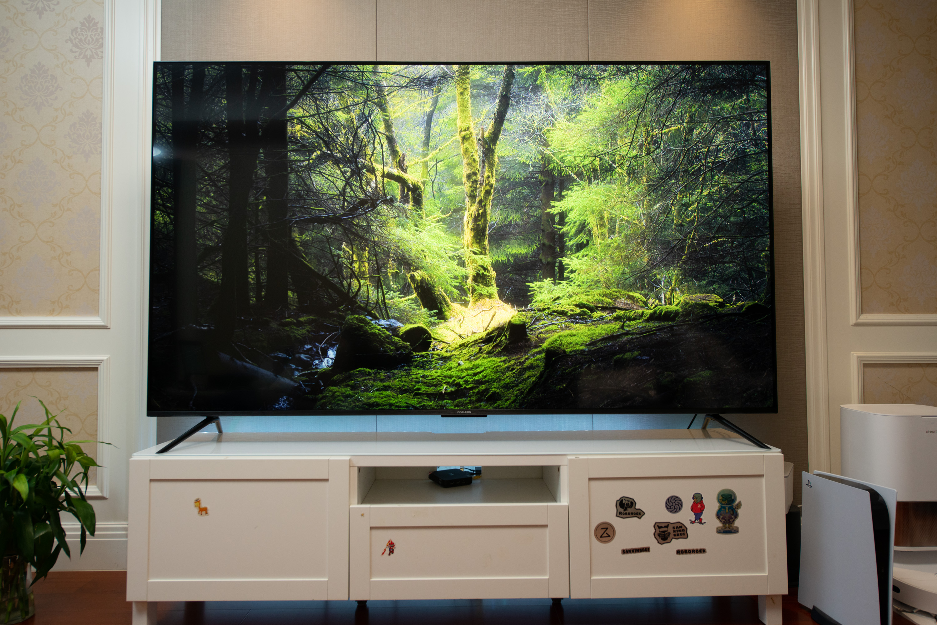 家里电视碎屏了,才让我有机会做了两台7k价位85英寸电视机横评