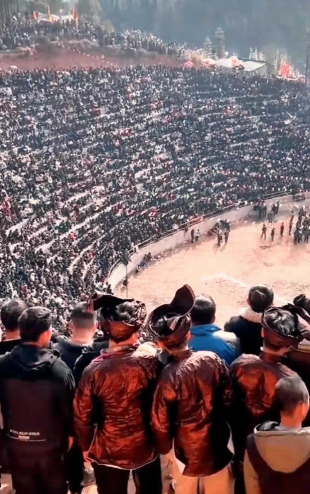 贵州村超引网友热议,贵州村超人民日报