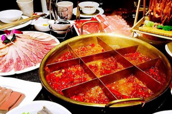 在中国生活8年的美国佬，回国后有多崩溃？连夜买机票回中国