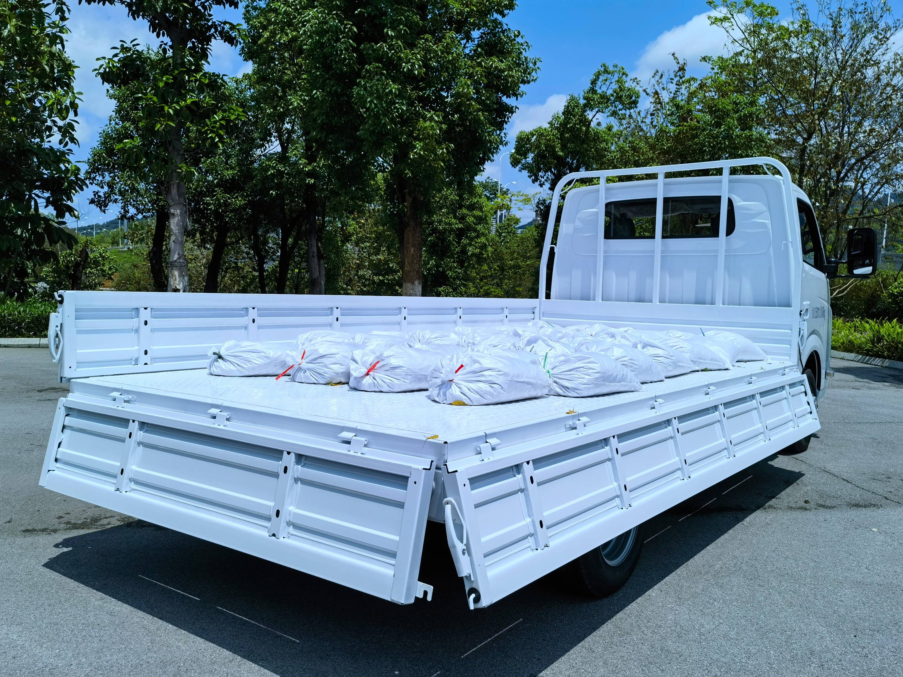 五菱新卡能拉2.5吨货,五菱最新款拉货王