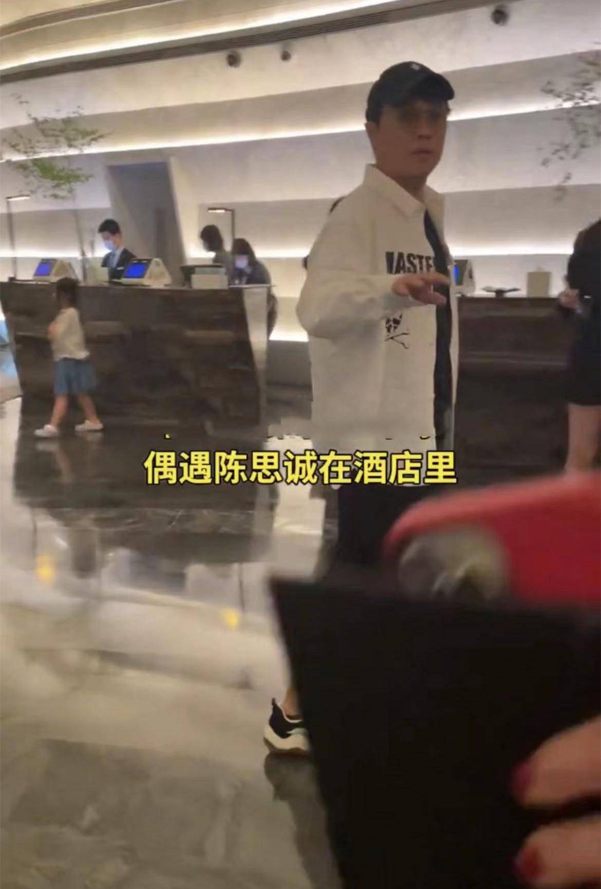 陈思诚逛夜店,陈思诚现身酒店视频