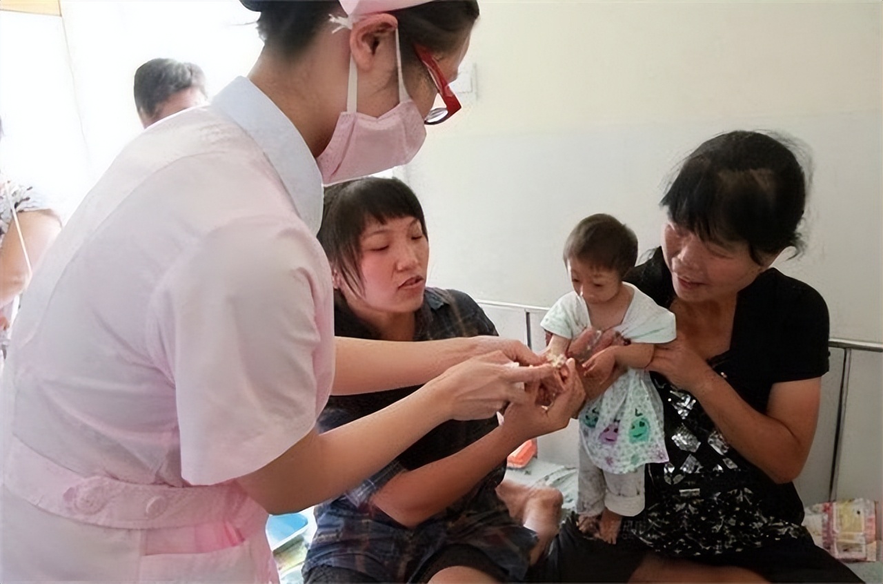 湖南一产妇生下“小猴子”,湖南妈妈生下小猴子杂技团要收吗