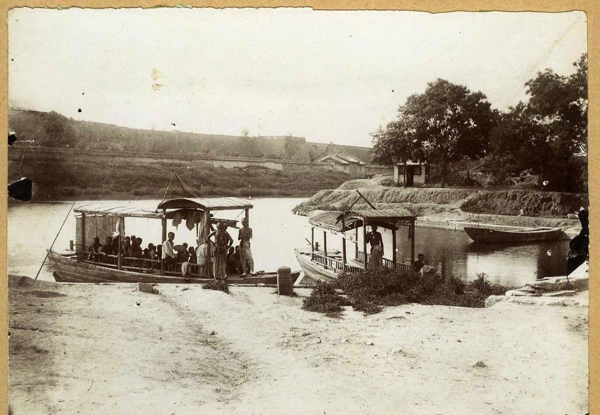 羞耻与痛苦：30张老照片记录纳粹强迫妇女脱衣的残忍场景！