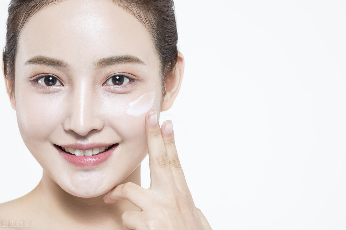 为什么你的皮肤容易长斑点,怎样改善干性斑点肌肤