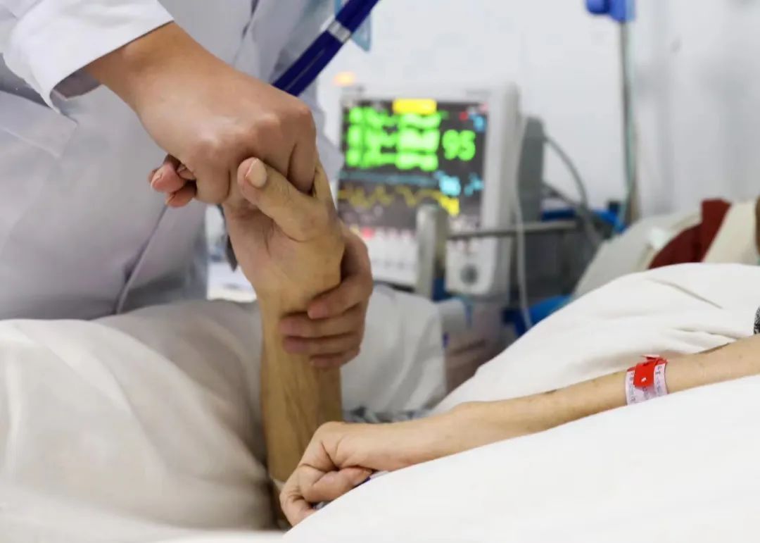 援疆医生骈晓亮：最美青春相遇是“援”不负韶华大爱无“疆”