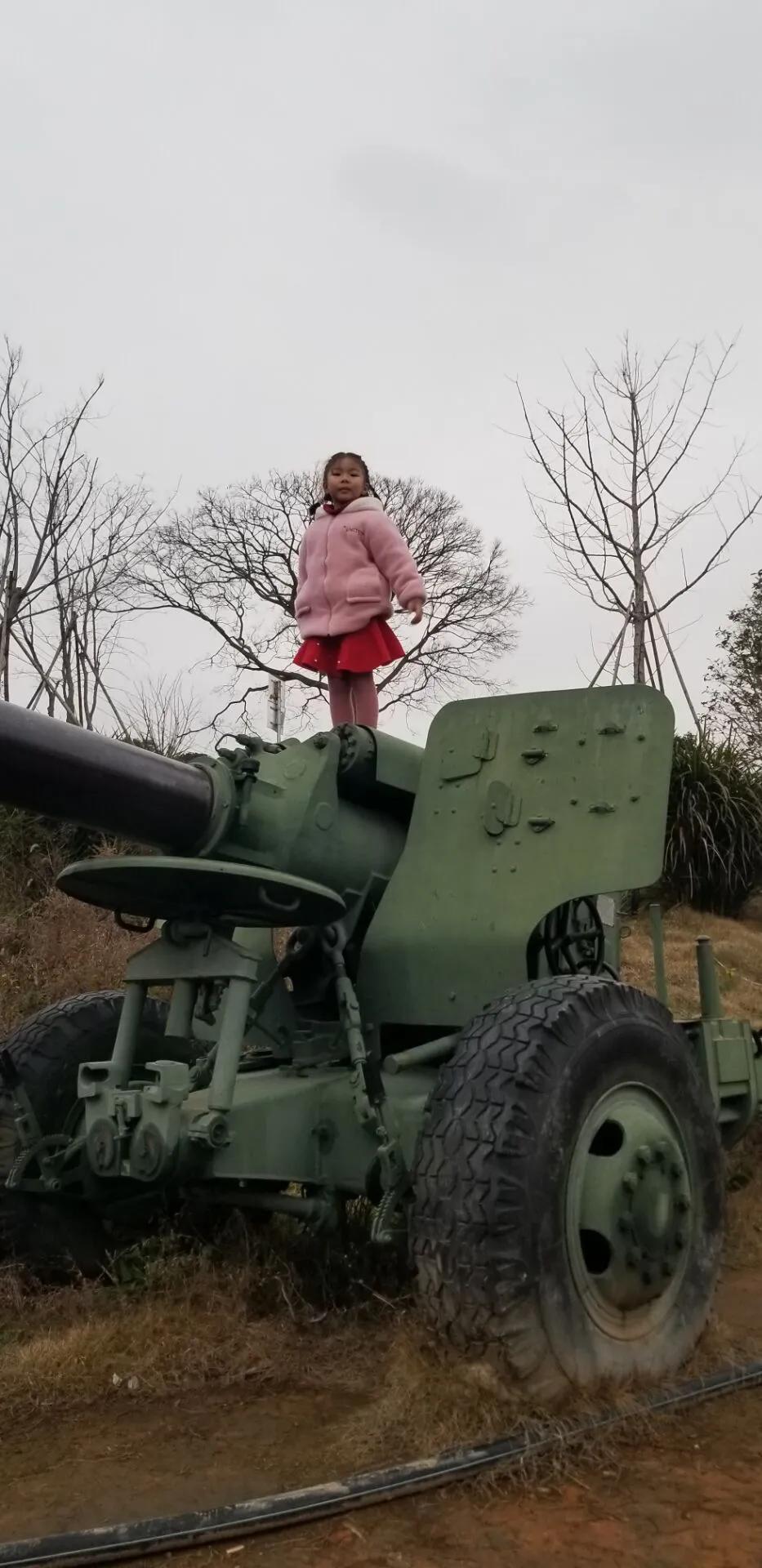 女儿对足球感兴趣,小学女孩喜欢足球有前途吗