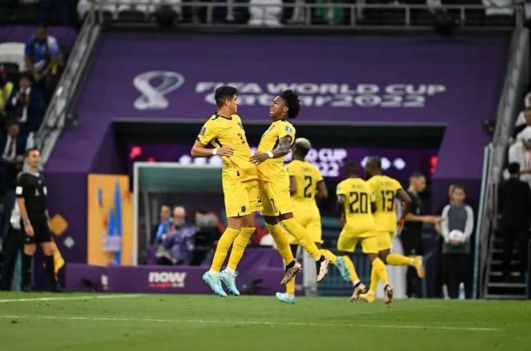 cba啦啦队露脐装,啦啦队队员穿露脐装