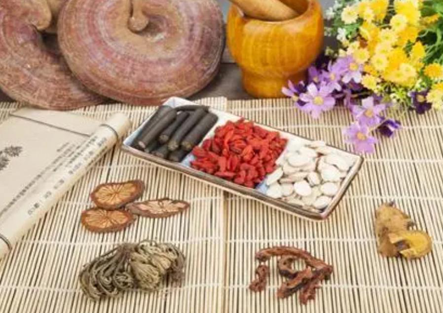 中医学的五脏学说肺,在中医五行中哪种原则是入肺的