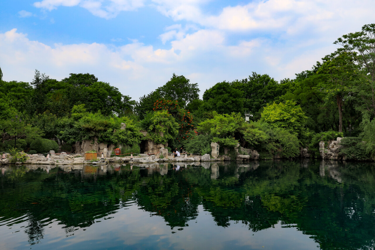 游济南趵突泉大明湖的感慨,趵突腾空润泉城