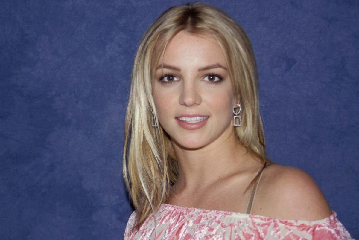 “小甜甜”被父亲在体内放节育器，奴役她13年，禁止让她见孩子