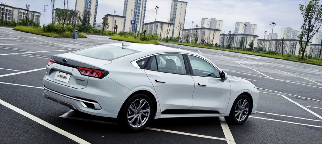 凯美瑞2.0豪华和蒙迪欧1.5豪华,蒙迪欧和凯美瑞怎么选才最划算