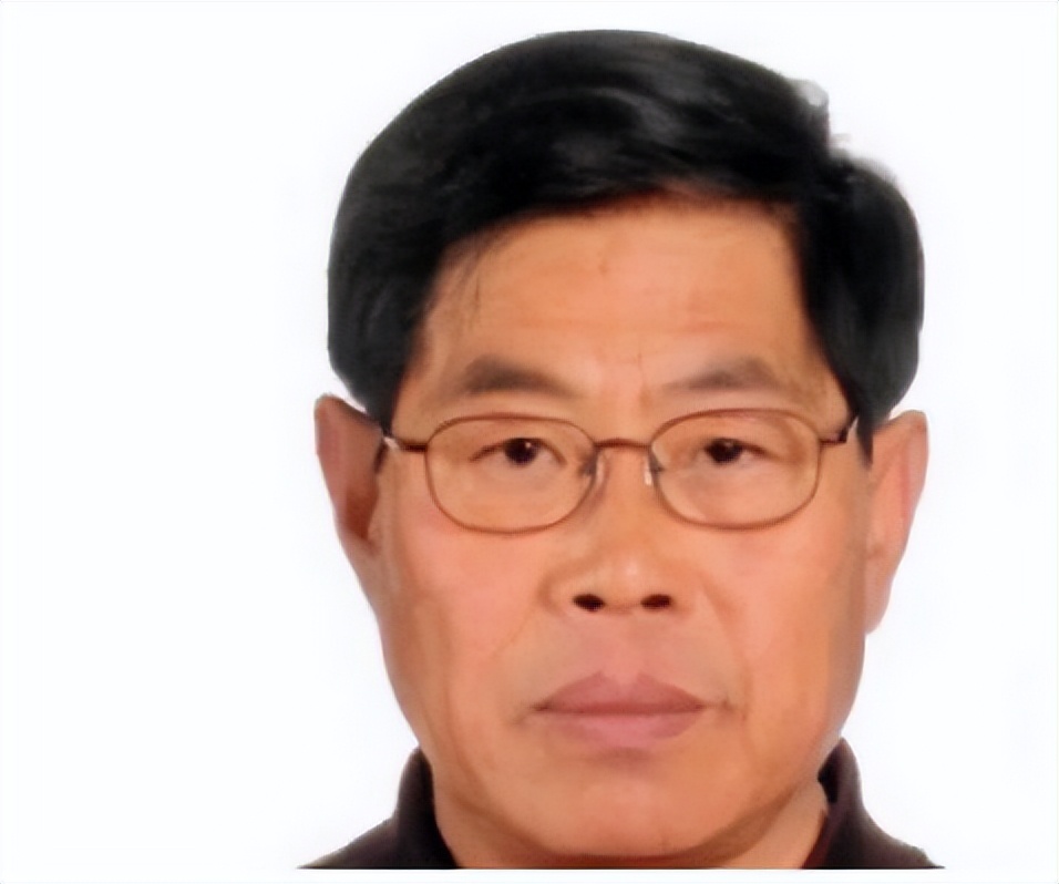 2005年女子美金买菜，菜贩儿子发现端倪，细查牵出东风导弹泄密案