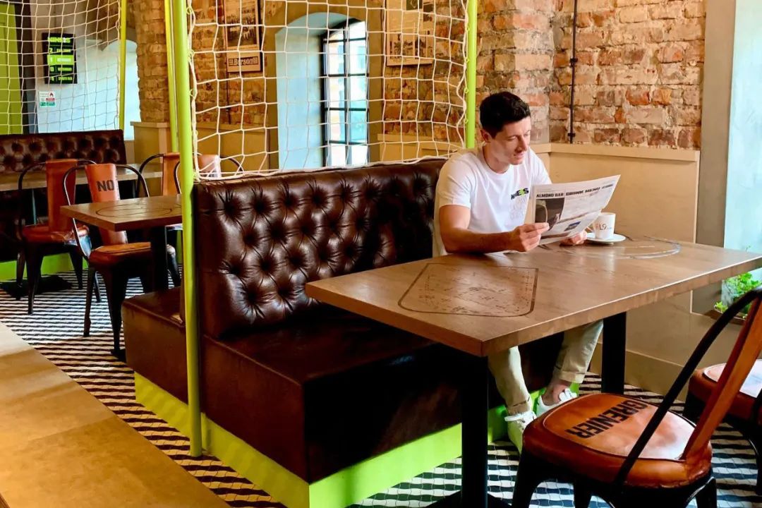 莱万多夫斯基属于巨星吗,莱万多夫斯基加盟巴萨吗