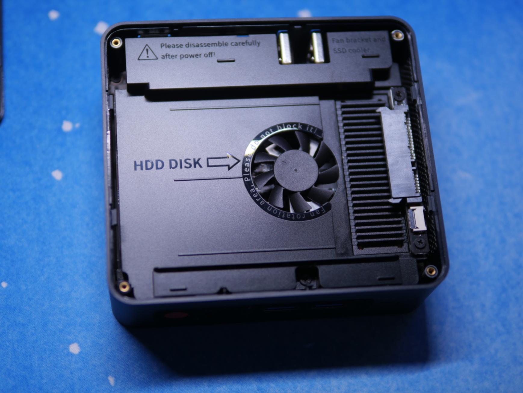 再也不怕投屏被限。零刻EQ12全能小主机直连电视，4K资源轻松看。