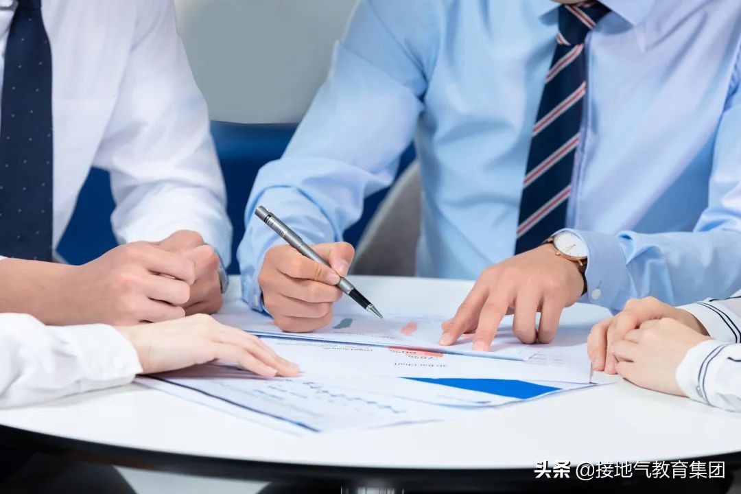 发掘客户锁定客户留住客户,客户成熟期实现客户价值最大化