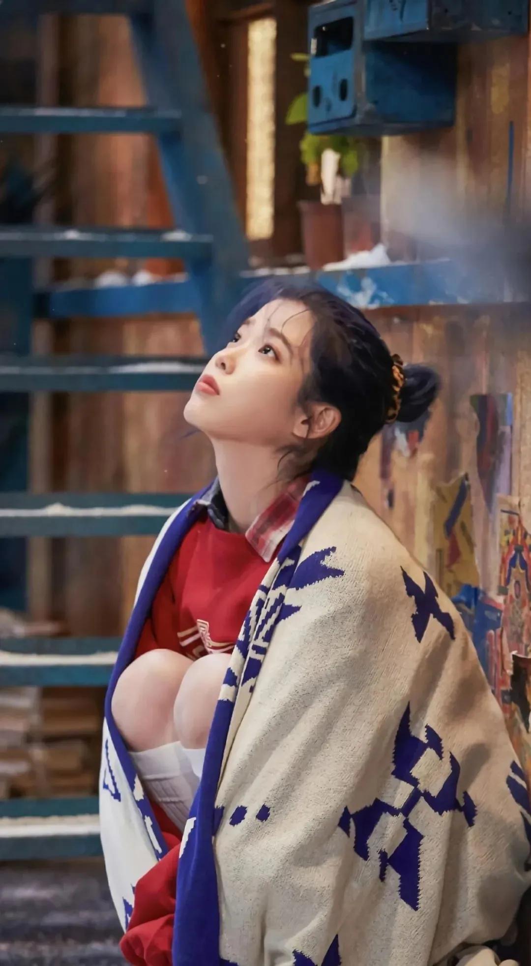 姹紫嫣红霞笼雾，佳酿温馨浅浅歌