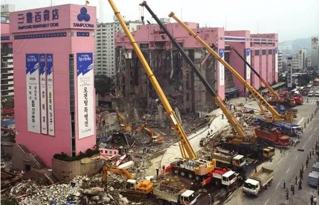 1995年韩国三丰百货倒塌事件图片,诡异的韩国三丰百货倒塌事件