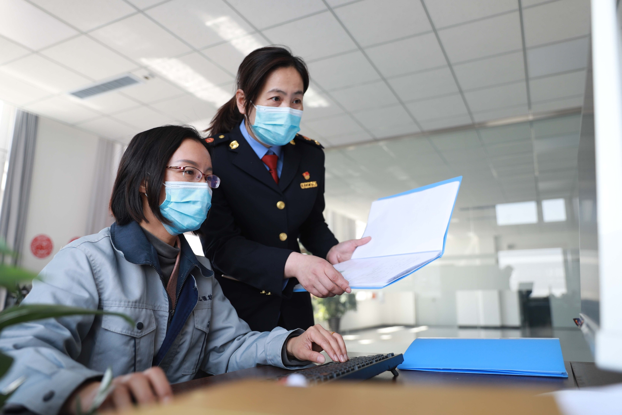 银行本科柜员工资待遇,本科进银行待遇怎么样