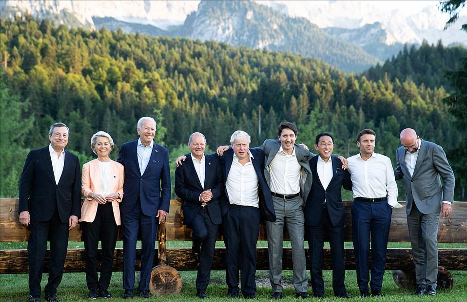 G7峰会冯德莱恩成时尚黑马!穿粉色西装亮相太美,不输第一夫人们