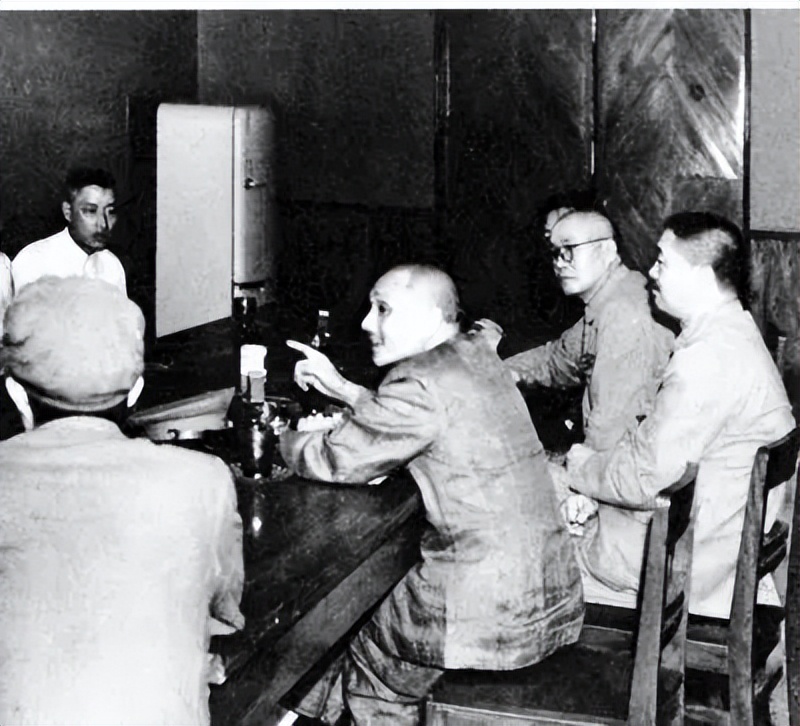 都使用猛虎掏心战术，*伯承刘**和粟裕在使用时有何不同？