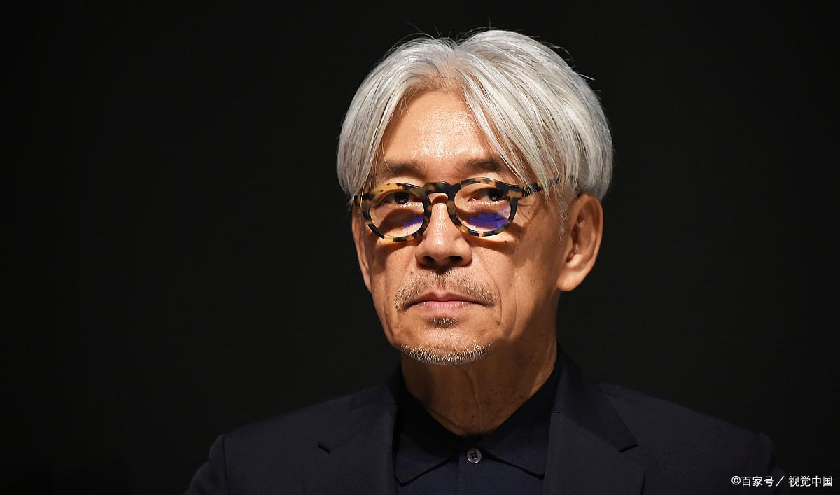 坂本龙一在音乐界的地位,坂本龙一三个年龄段弹钢琴