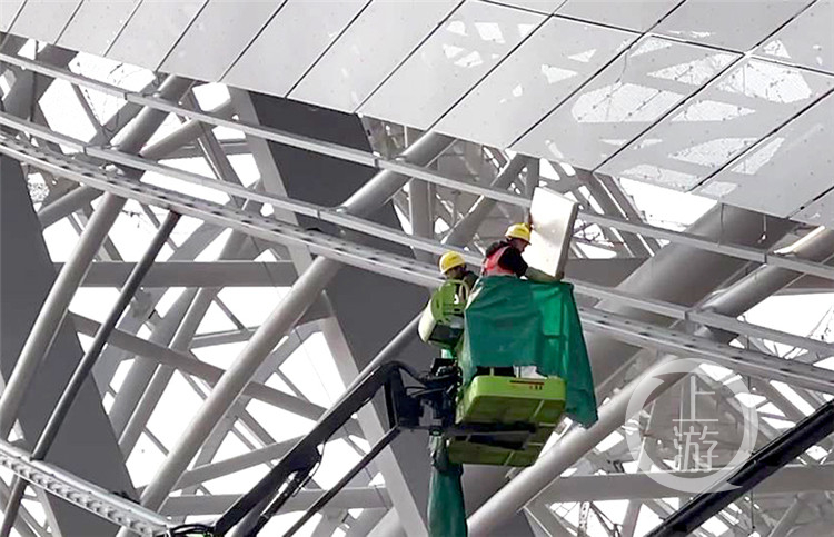 虎年开工有虎威丨迎接2023亚洲杯龙兴足球场点亮1.2万平米幕墙