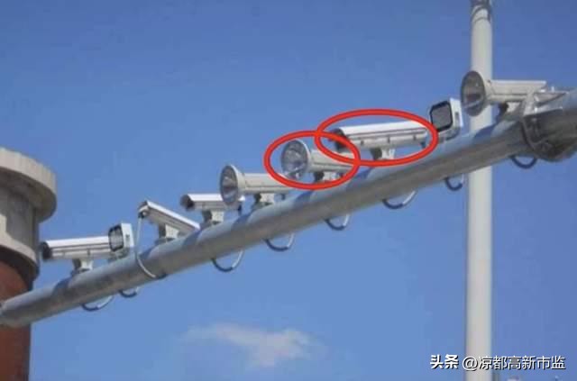 解读路上抓拍违章摄像头,十字路口抓拍违章几个摄像头
