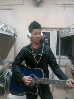 女朋友平胸是什么心理,女朋友是平胸怎么形容