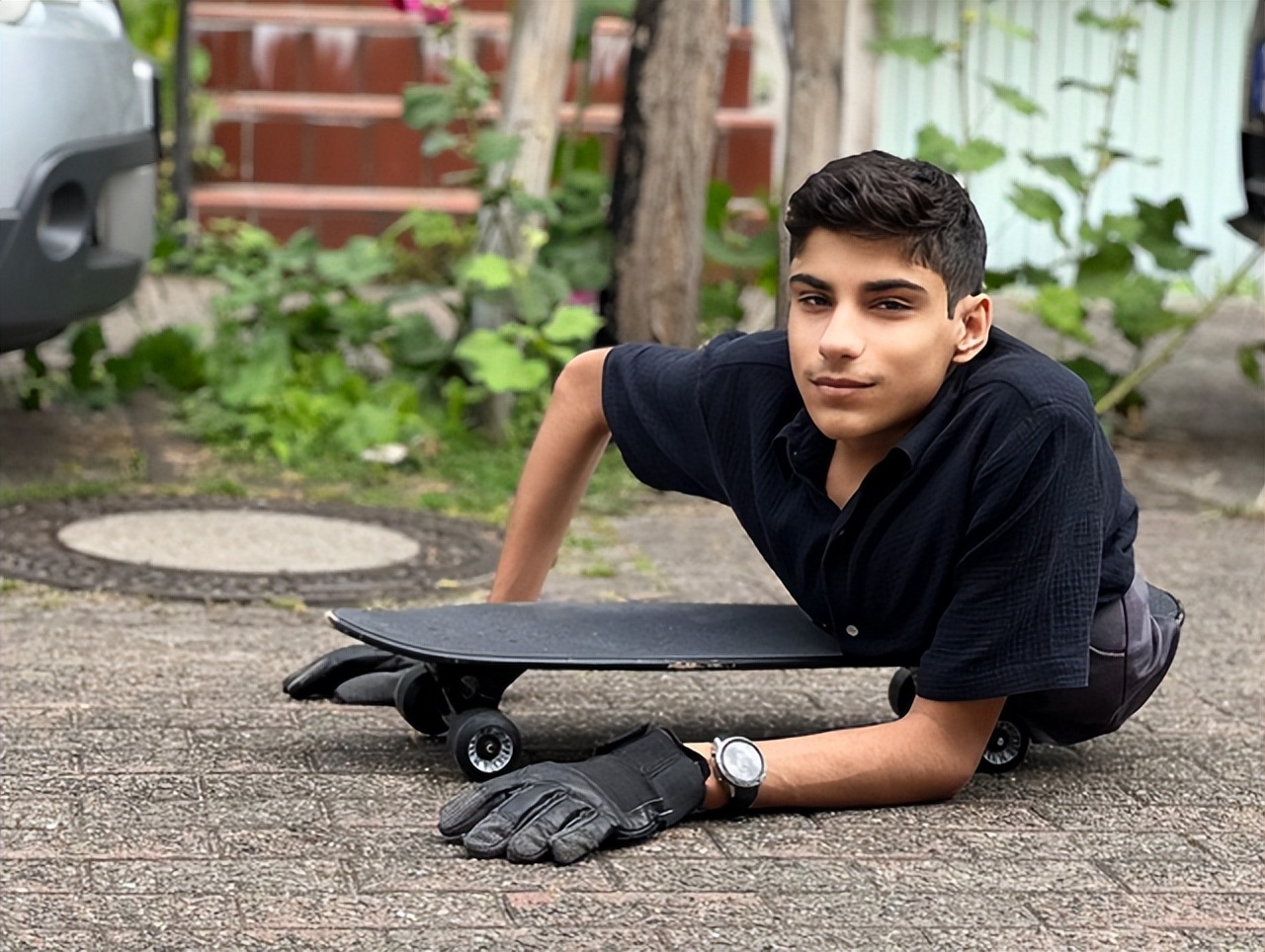 卡塔尔世界杯开幕式那个人是谁,卡塔尔世界杯没有腿子的男孩