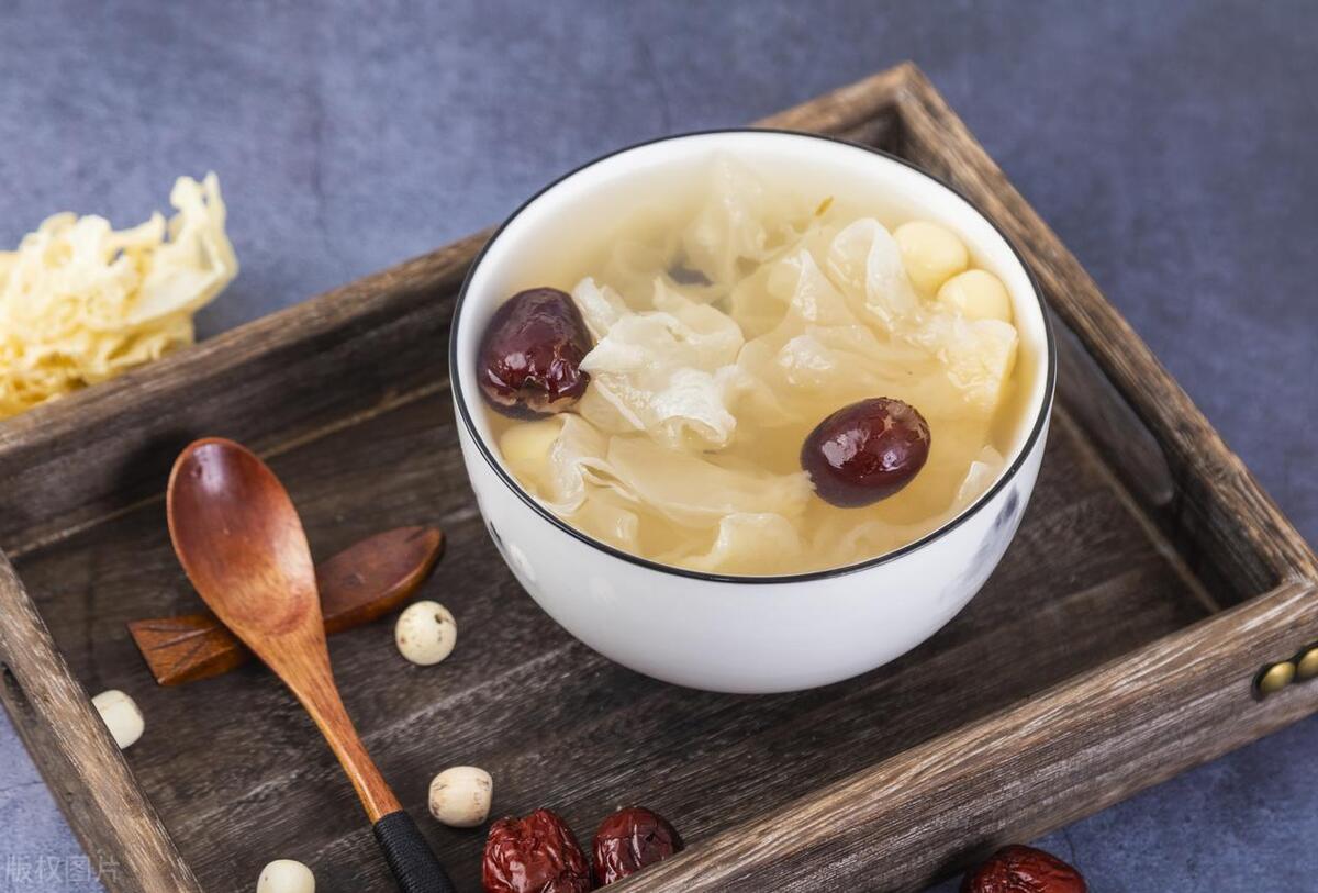 银耳养肺怎么做,银耳炖什么好吃又养胃又养肺