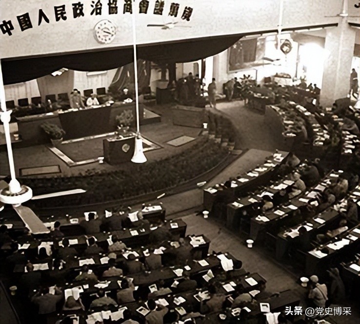 众星拱北，万水朝东，“五一口号”发布的背后故事，毛主席的修改使之名垂史册