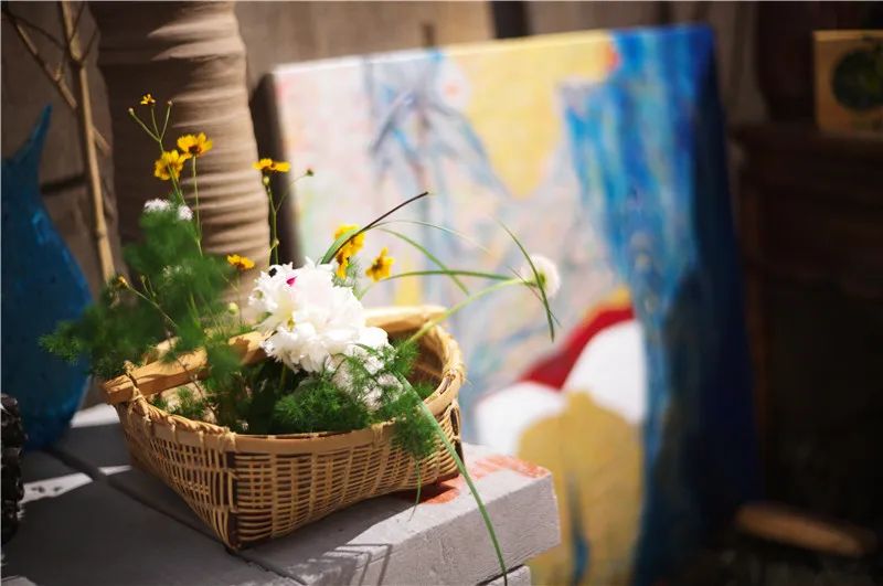 从义乌1平米小摊到拥有2家花店，他把仿真花“插活了”