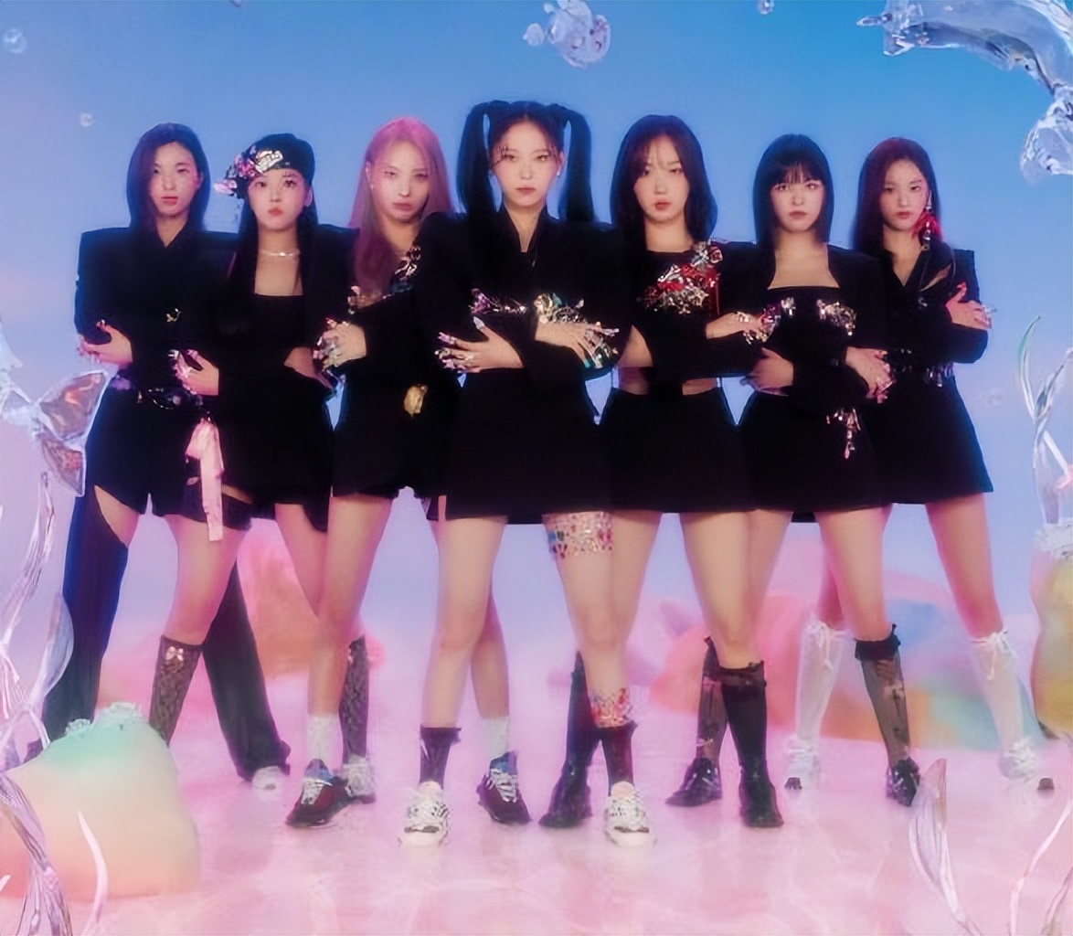 JYP新团出道即受关注，成员雪允因颜值出圈，却被指不尊重粉丝？