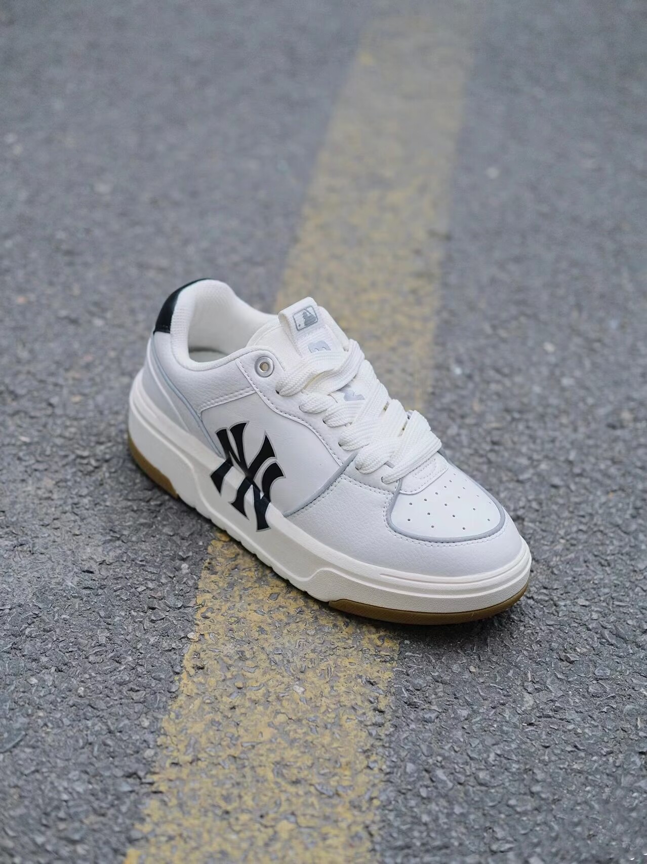 mlb复古小白鞋板鞋穿搭,mlb复古板鞋新款和经典款