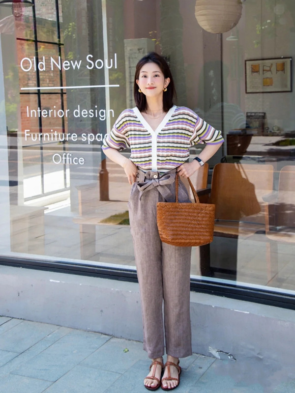 黄皮肤女孩该怎么穿搭显白,被一个女孩的颜值惊艳到了