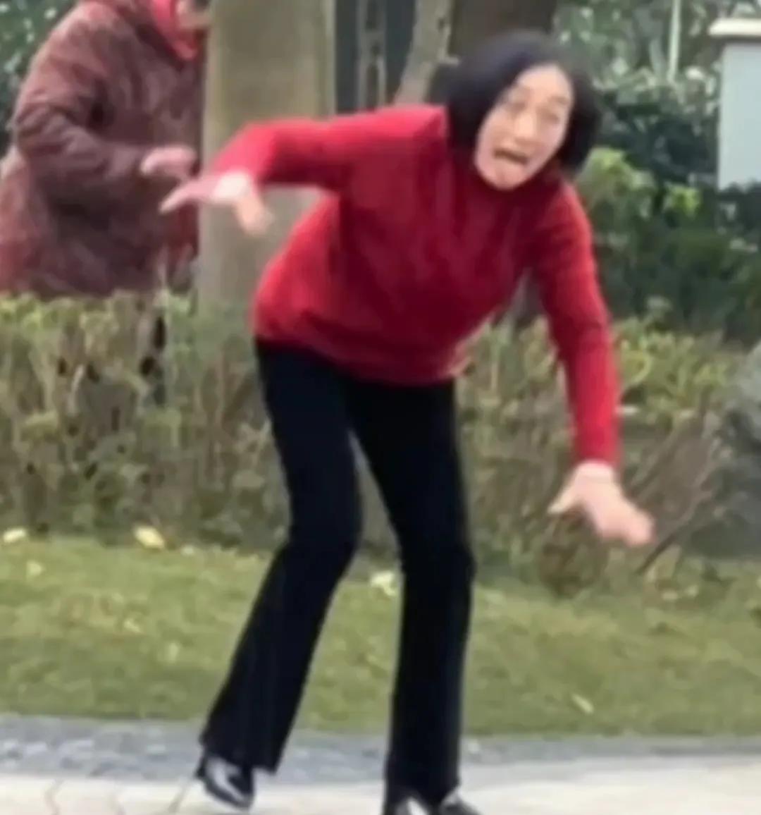 吐舌健身舞来源,吐舌广场舞