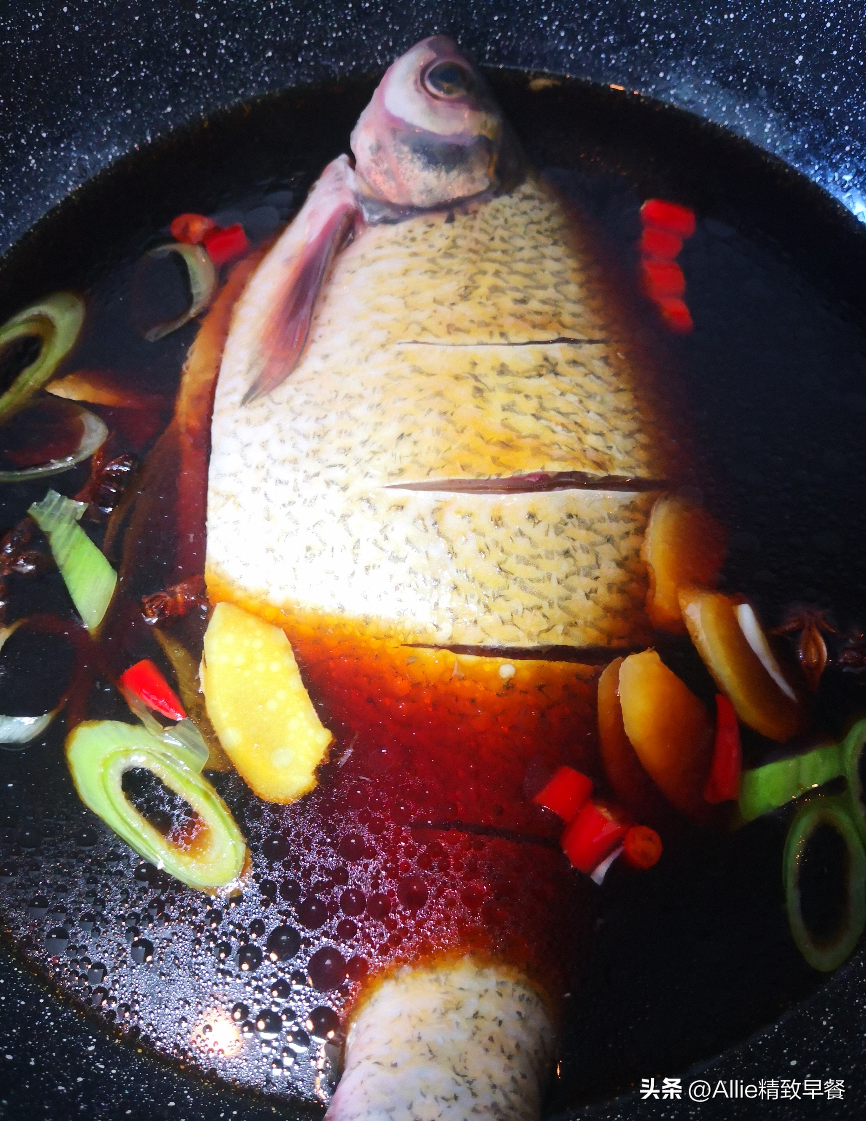 炖鱼不腥不放料酒的做法,不用料酒炖鱼怎么做好吃