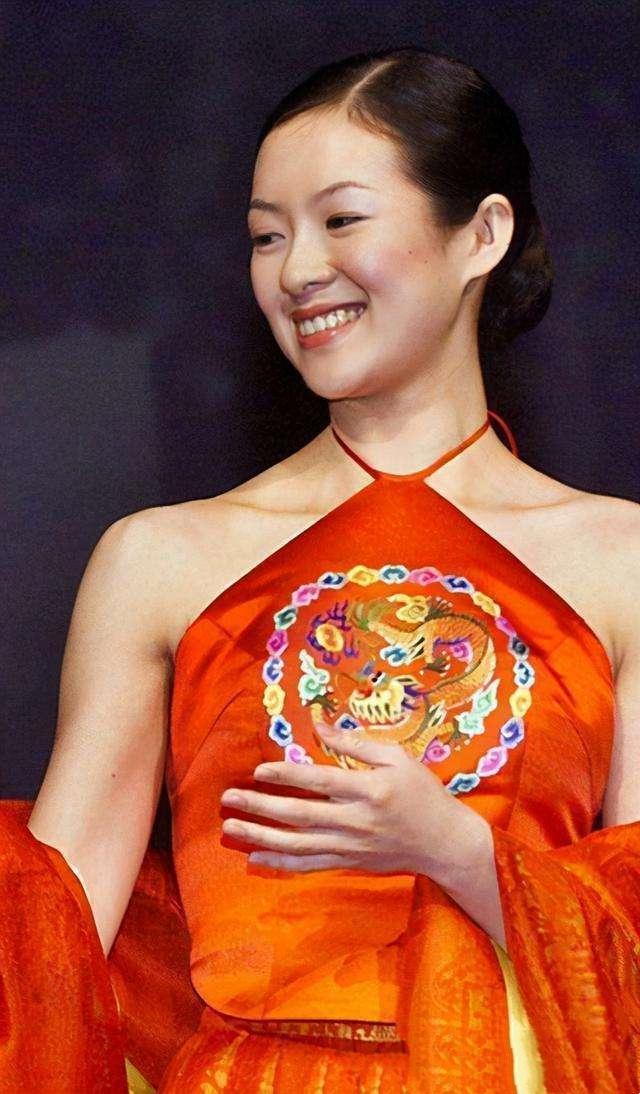 女明星红毯“尬历史”，一个比一个社死，恨不得没人认识她们