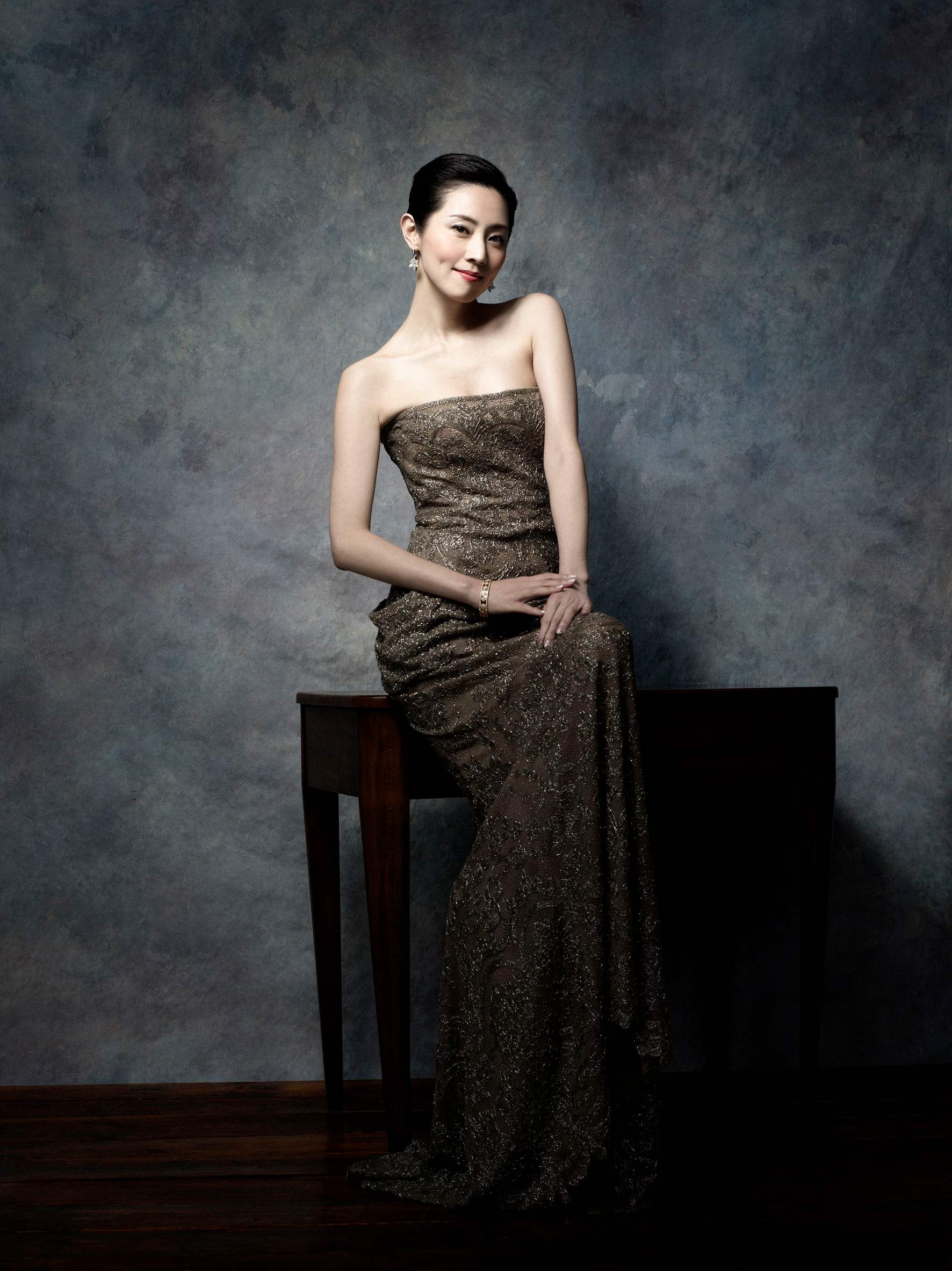 邵逸夫认她做红颜，向华胜为她抛弃张敏，张玉珊不嫁豪门自成豪门