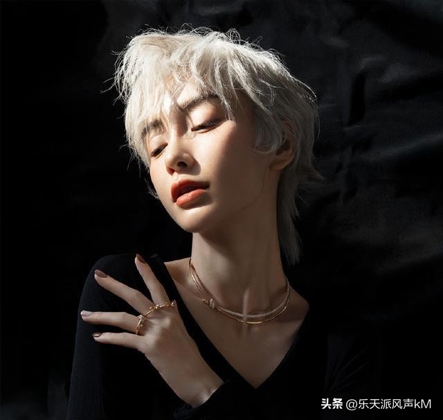 Angelababy新造型公开，炸毛发型被吐槽，网友：与国际范越行越远