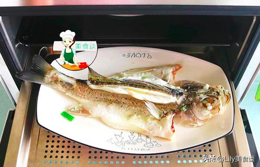 清蒸鲈鱼时最忌用盐和料酒腌制,清蒸鲈鱼时放盐和料酒都不对
