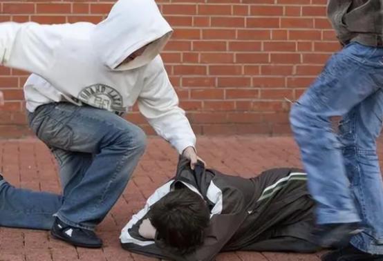 17岁亲生儿子被同学杀害后续,17岁儿子被同学杀害追凶17年