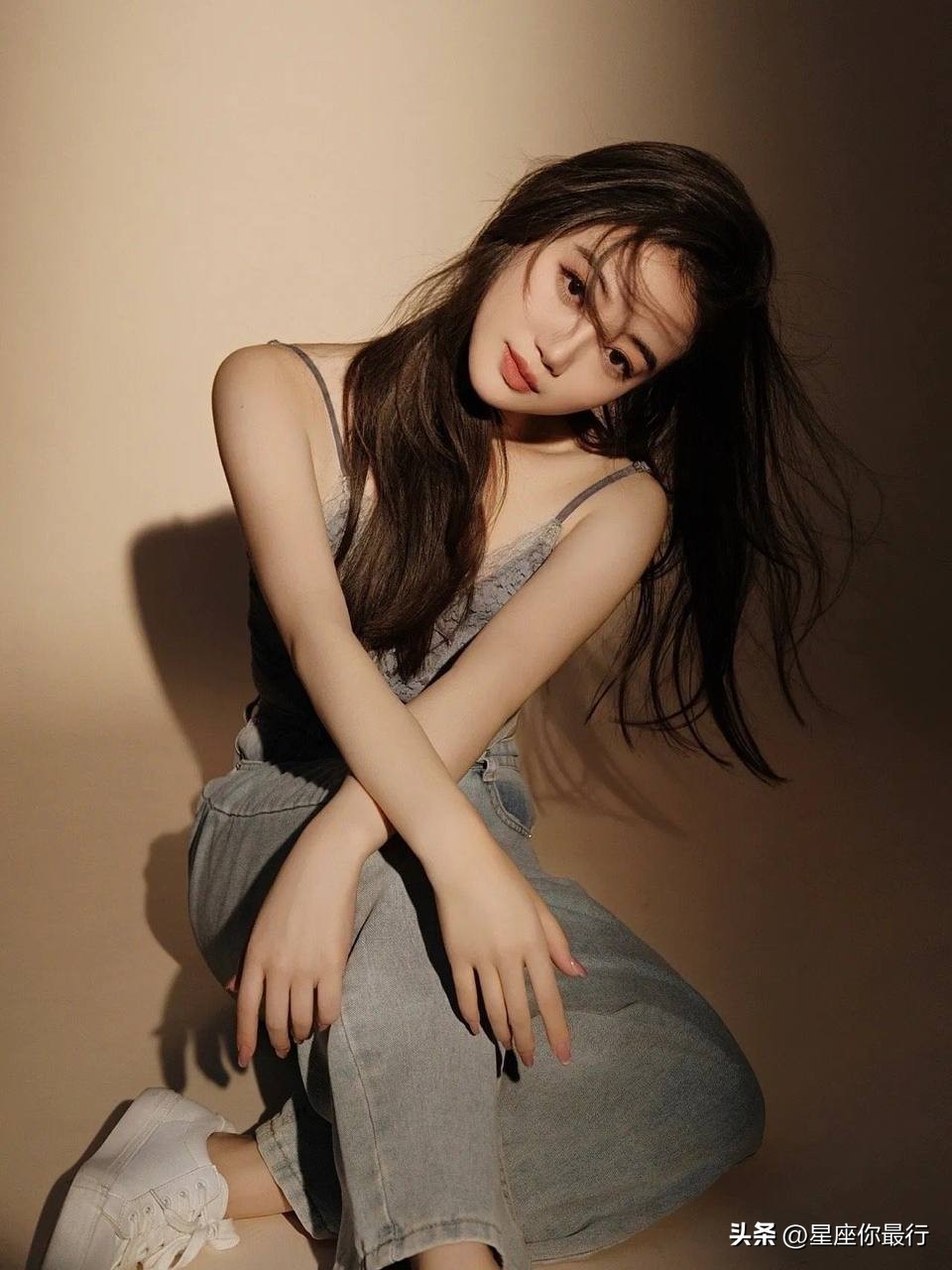 狮子座男喜欢双鱼座女的表现,狮子座怎么爱上双鱼座的男生呢