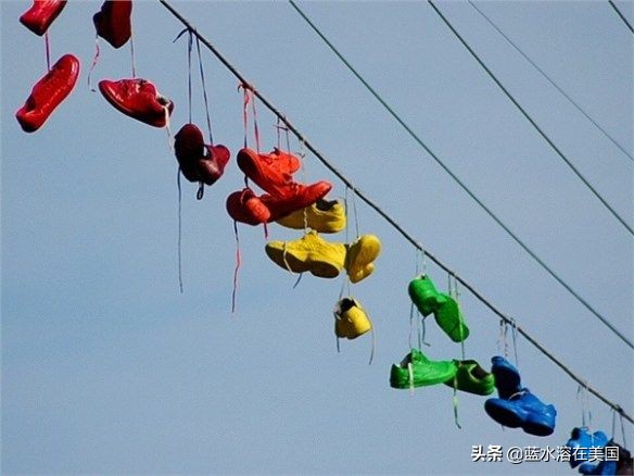 美国电线上挂鞋子,美国电线上有鞋是为什么