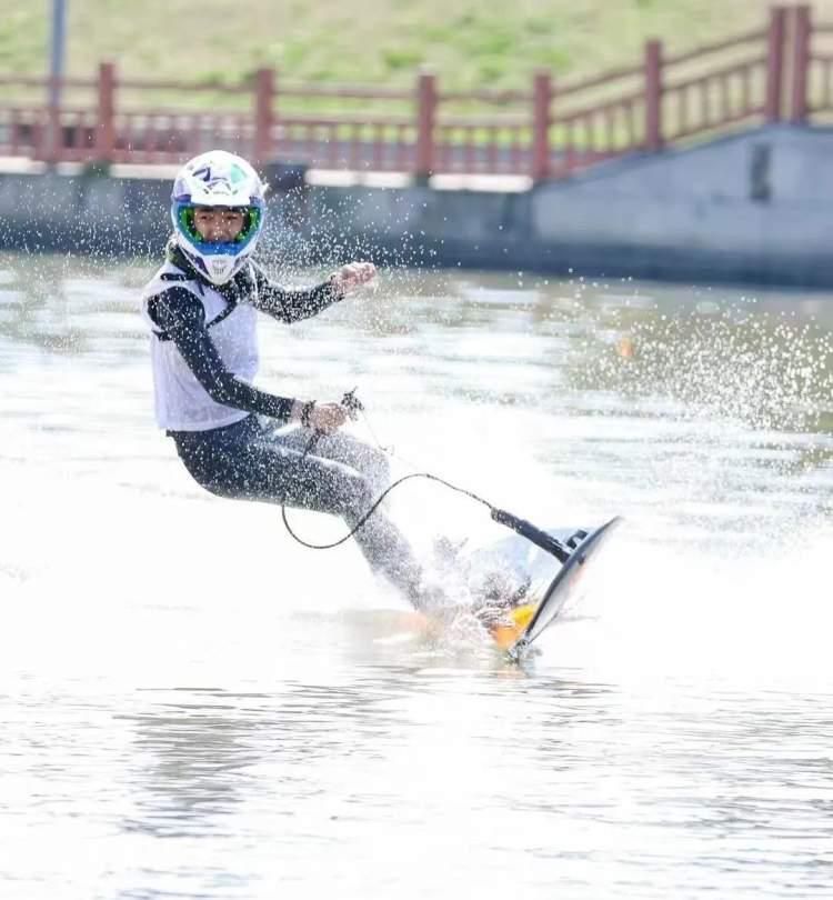 接力前行，黄浦江畔的上海摩托艇队驶向未来