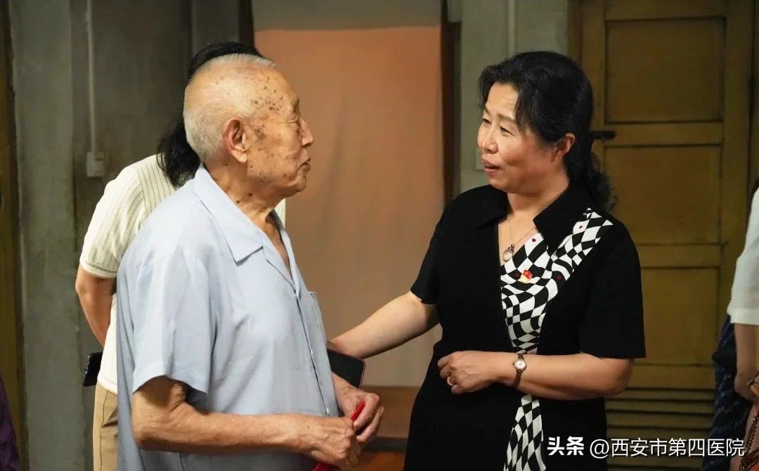 老支部迎七一主题活动,迎七一送温暖看望慰问老党员