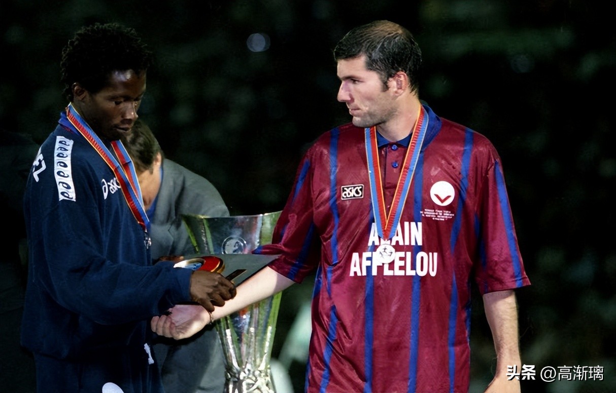 艺术足球齐达内,足球大师齐达内价格