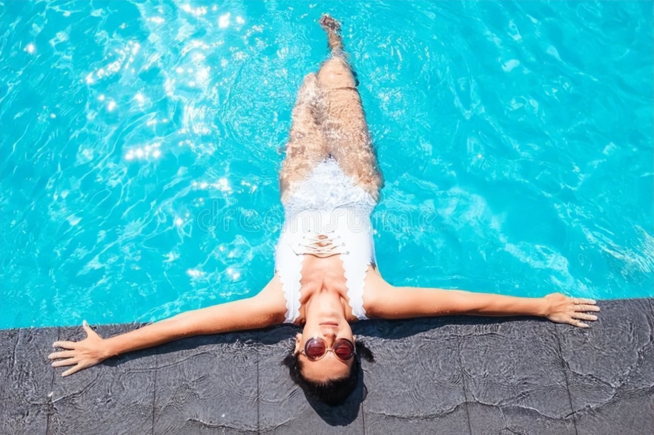 一个游泳馆一年能赚多少钱,室内游泳池怎么盈利