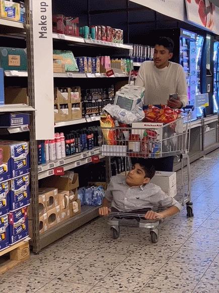 世界杯半身男孩,世界杯上半生少年