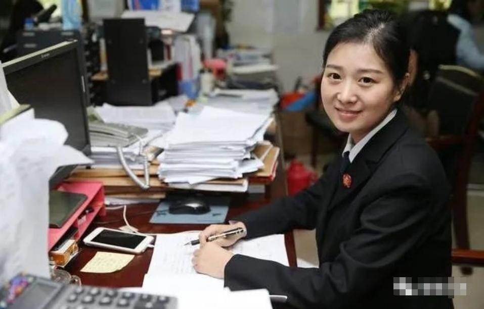 公务员月薪两万工资高不高,公务员月薪都上万吗